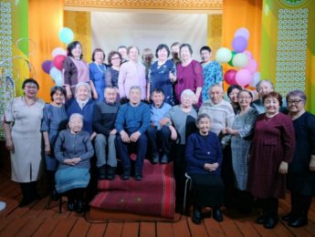 Ыам ыйын1күнүгэр "Эйгэ" сынньанар киинигэр "Ахтан, санаан ааһыаҕыҥ, эдэр сааспытын" диэн аҕам саастаах көлүөнэҕэ бырааһынньык буолла. 